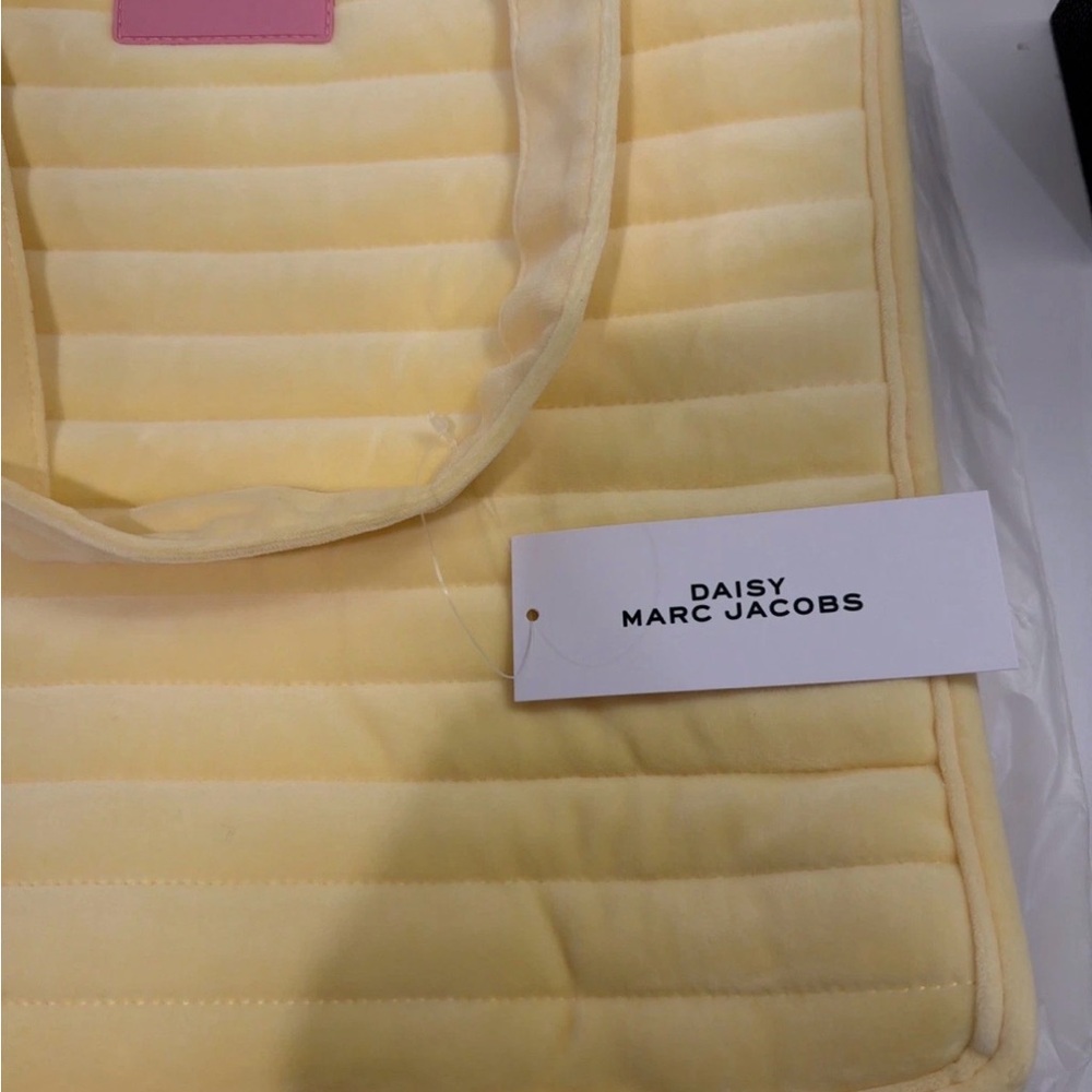 Marc Jacobs Soft Yellow Quilted Tote - Picture 4 of 10